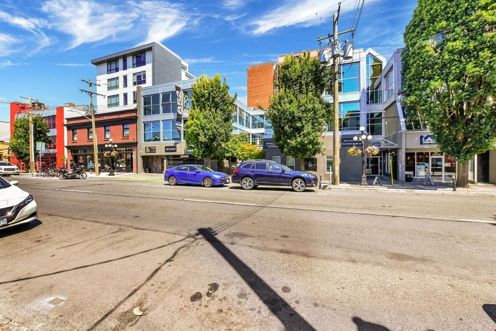 852 Fort Street (305)
