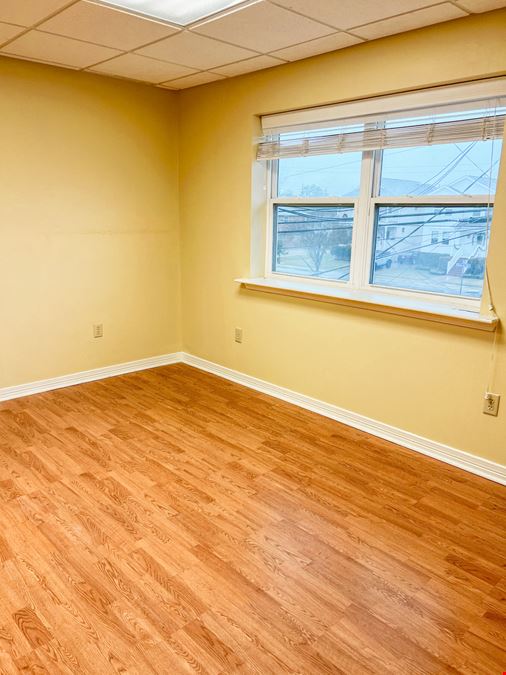 Second Floor Suite with Exterior Entrance in New Orleans