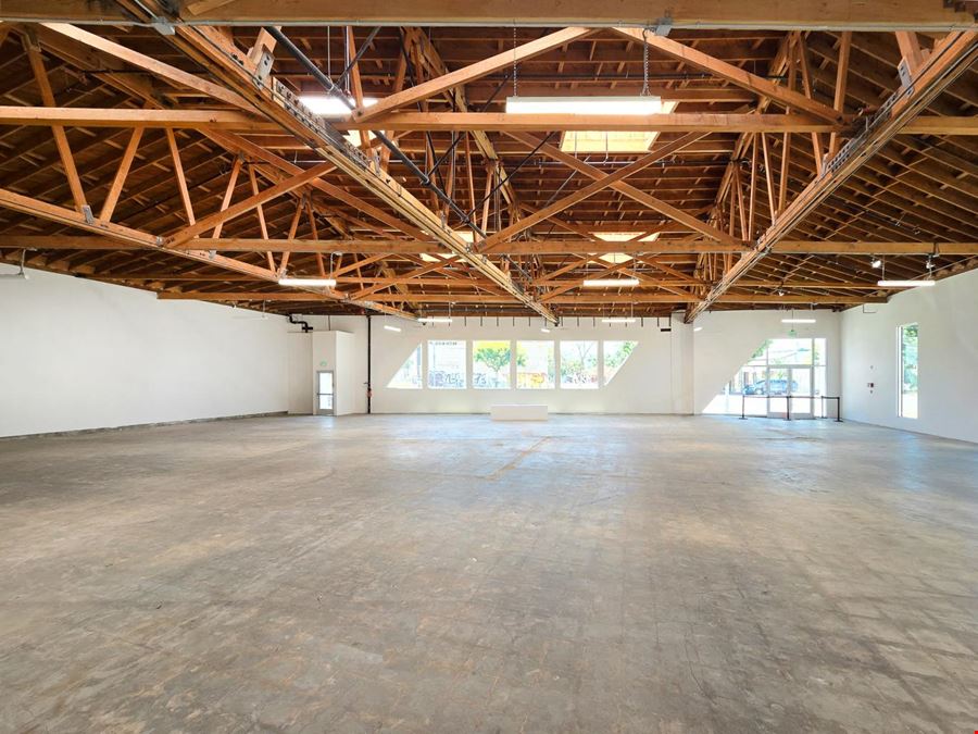 5075 W Adams