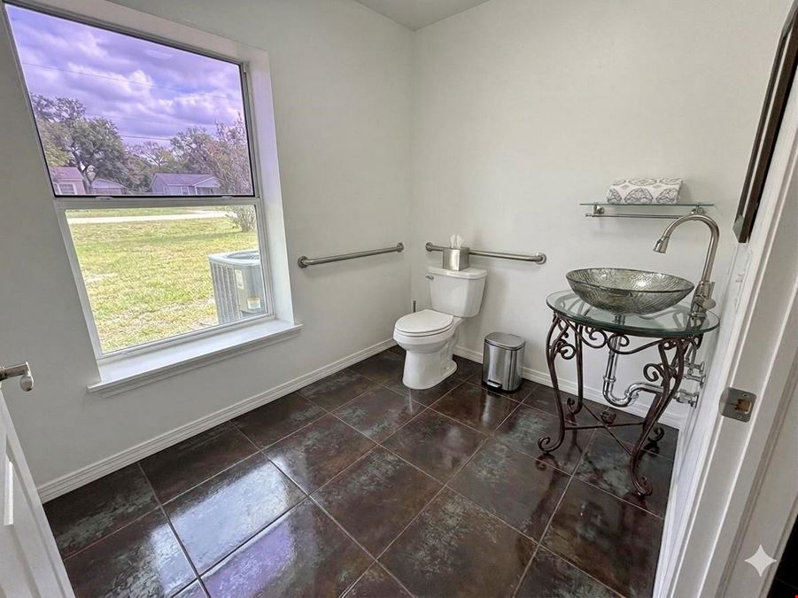 Prime US-1 Commercial Property with Exceptional Visibility