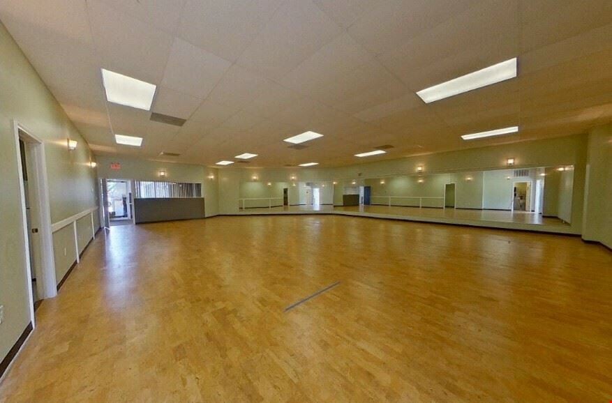 2221 S. Ferdon Blvd