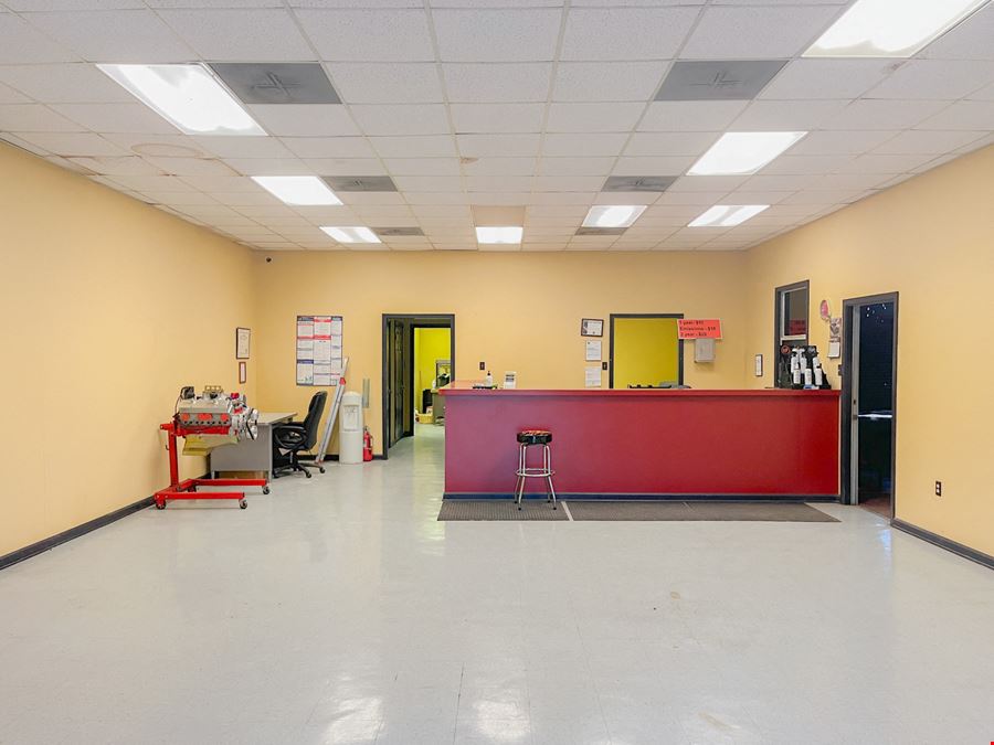 Corner Office / Warehouse ±5 Mins from Airline Hwy