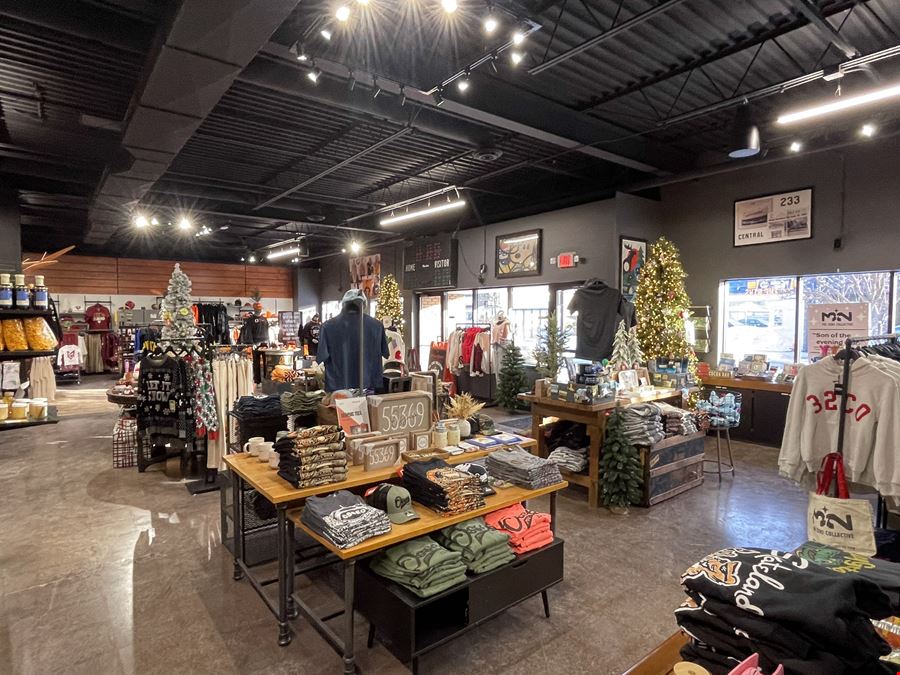 Retail/Showroom/Warehouse Building For Sale