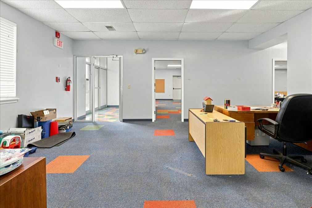 CORNER COMMERCIAL BUILDING NEAR DOWNTOWN - FOR LEASE OR SALE