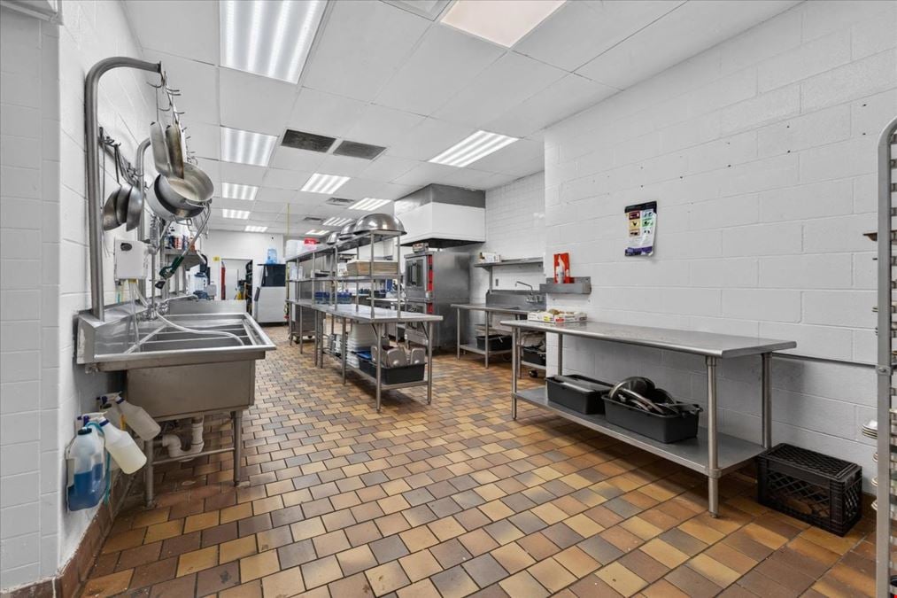 COMING SOON (Live Mon 6/22) - 4000 Fort Campbell Blvd - For Lease