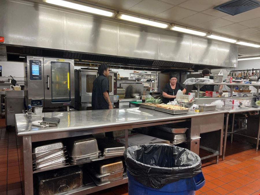 DoubleTree by Hilton Baltimore North - 1726 Reisterstown Rd Pikesville