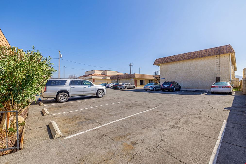 1309 E Palmdale Blvd