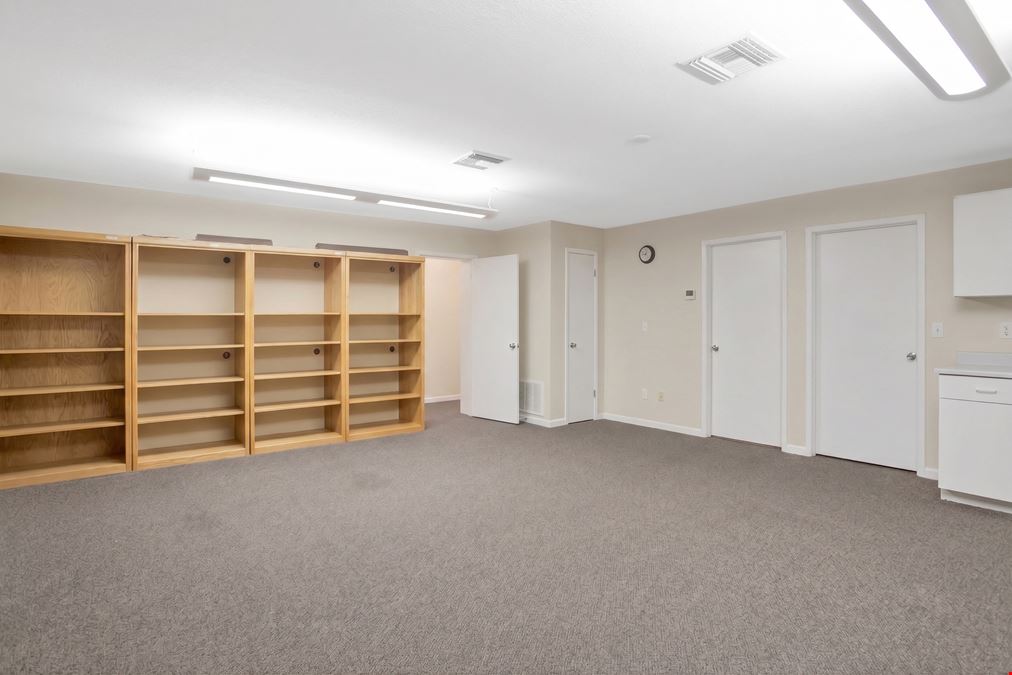 6900 W Fairfield Dr