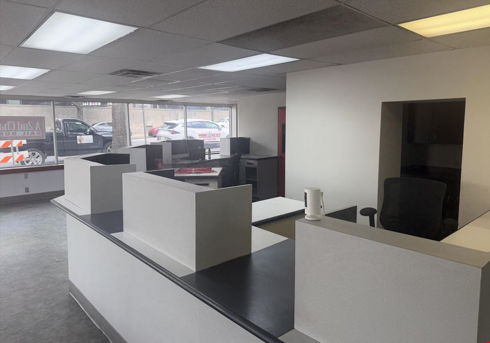 2,000SF Available at Park Place