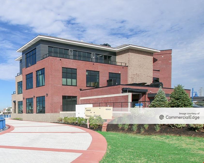 Steelpointe Harbor - DockMasters Building