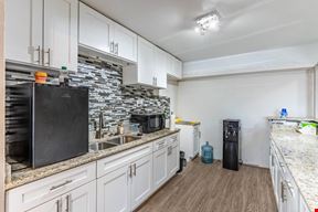 Office/Retail Suites on Interstate 30