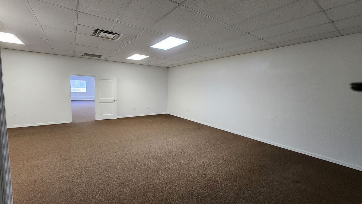 Premier 2,081± SF General Office Space in the Regal Oaks Plaza East Professional Center