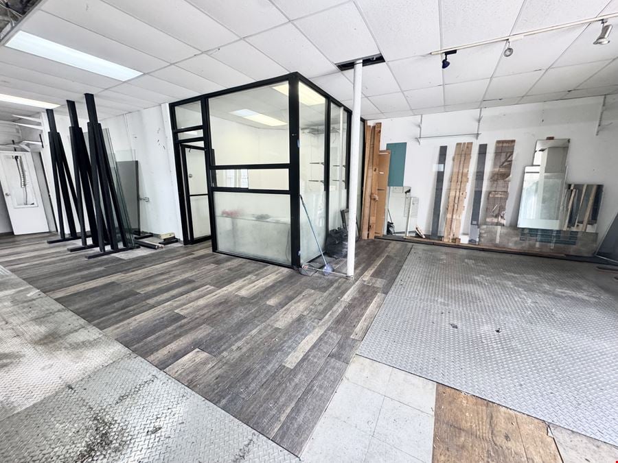 Retail space for lease in Long Island City