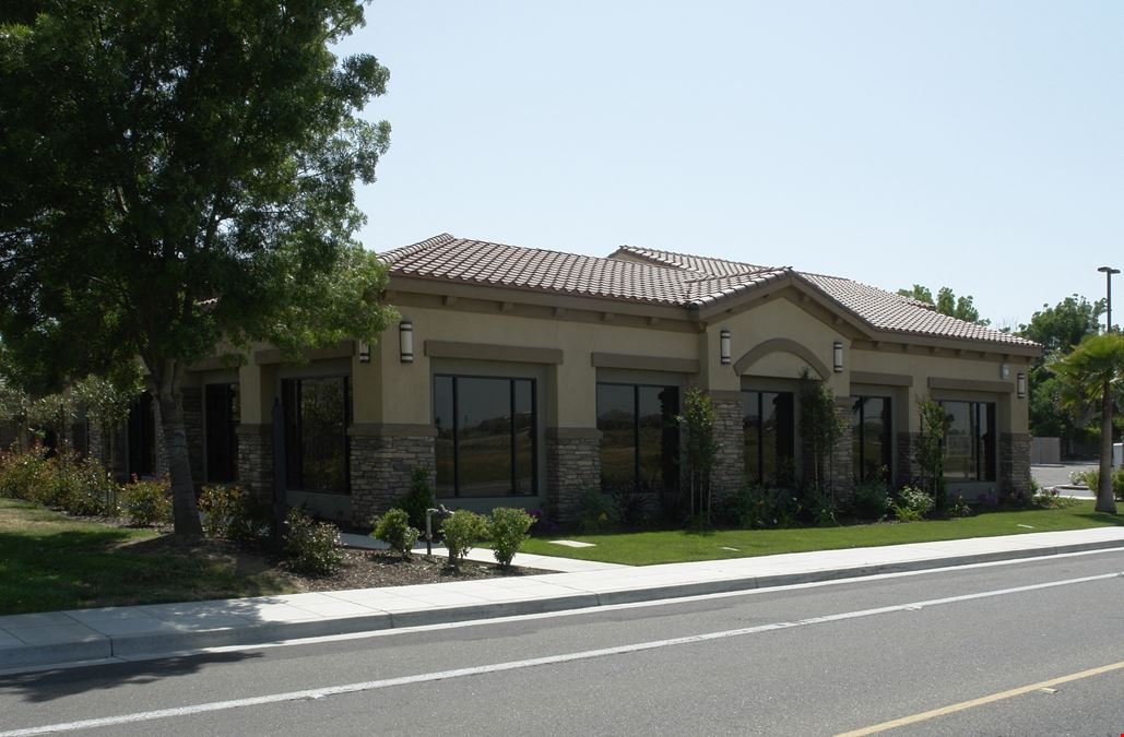±1,893 SF of Professional Office Space Off Ave 26