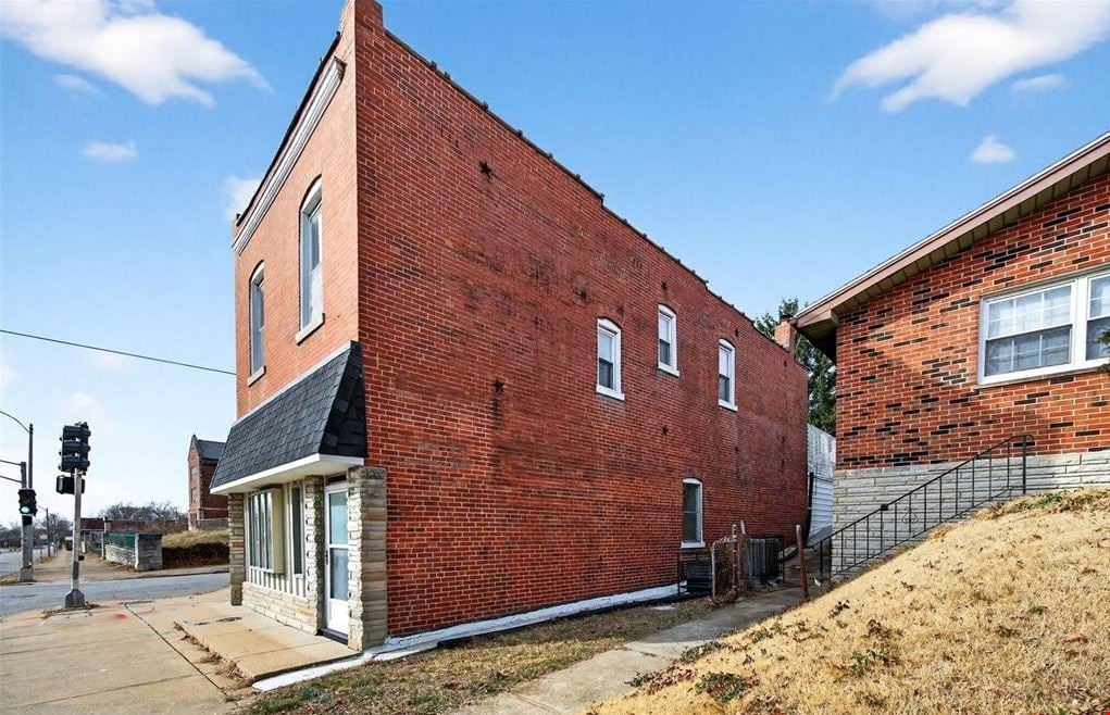 4535 S Grand Blvd