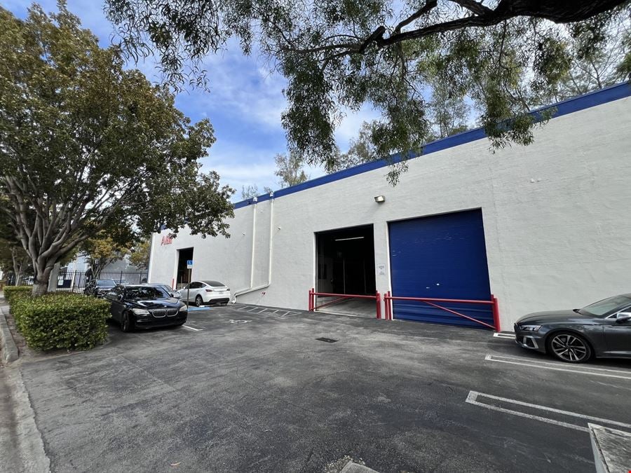 Dock Warehouse in Fingerlakes Miami Airport West Industrial Market
