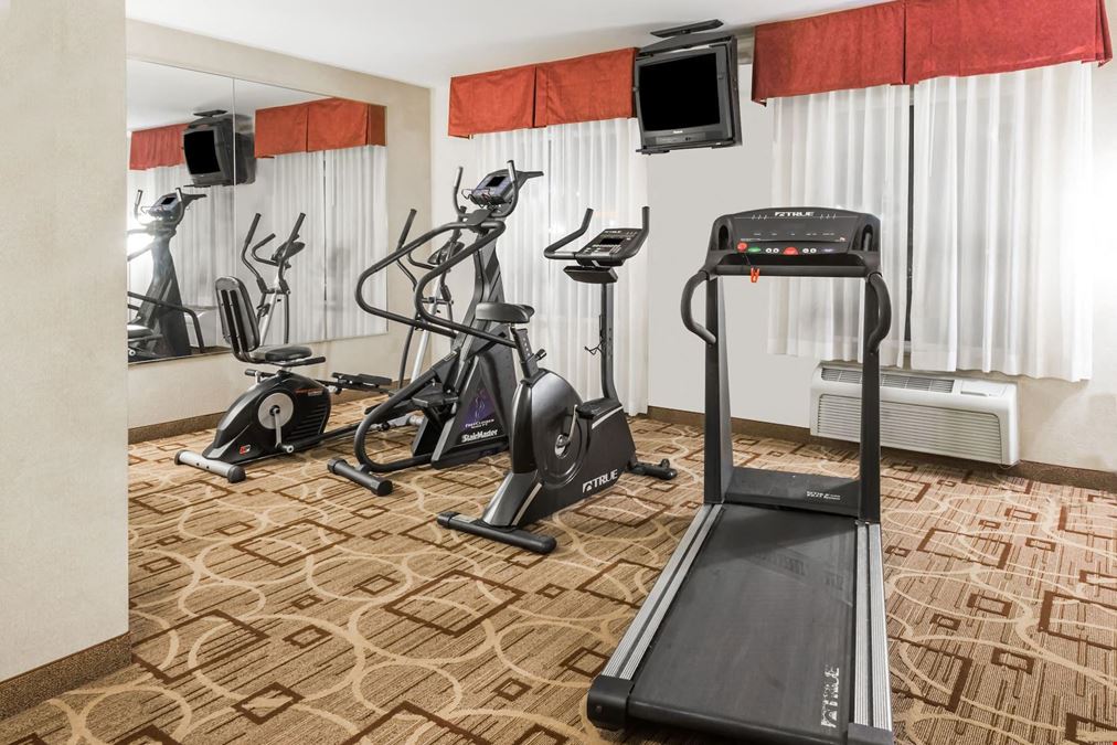Hawthorn Suites - Seville, OH