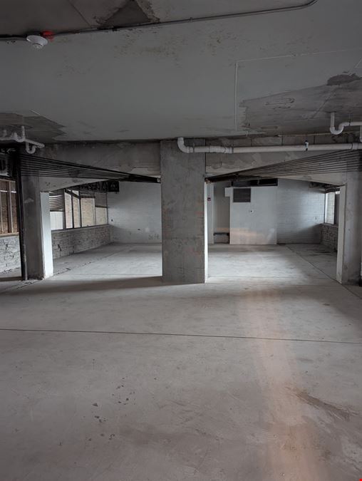 Retail | Office Opportunity at Rhythm & Blues of Oak Park