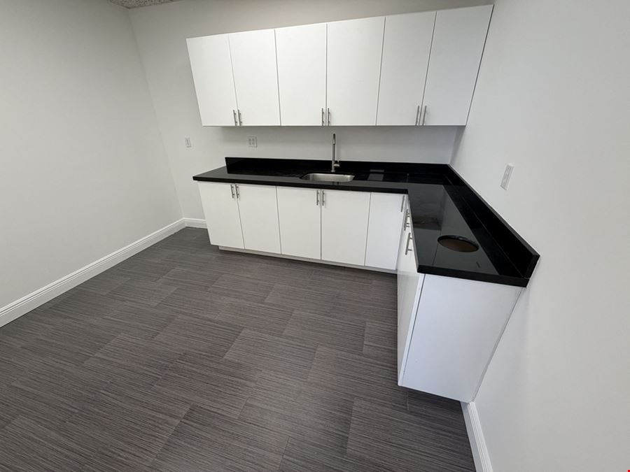 1797 SF Suite 404 Professional and Medical Office Space