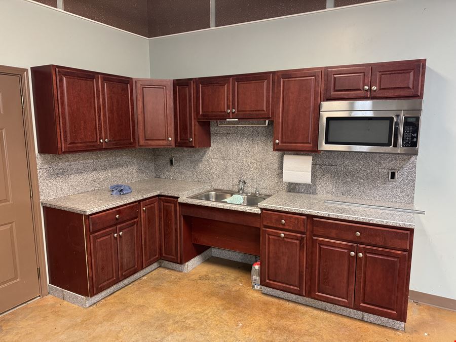1401 Parkland Ct