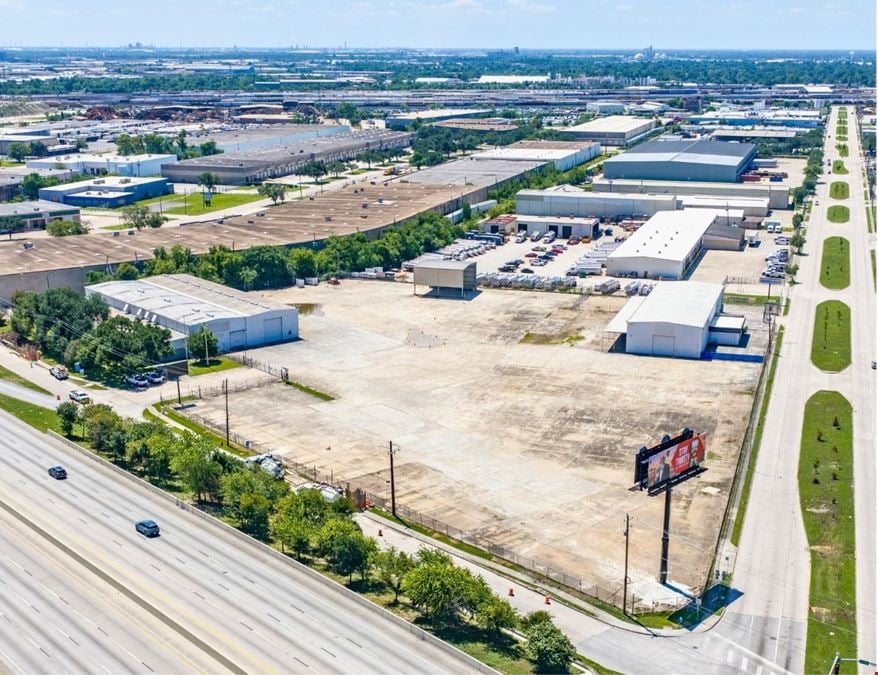 7010 North Loop East Freeway