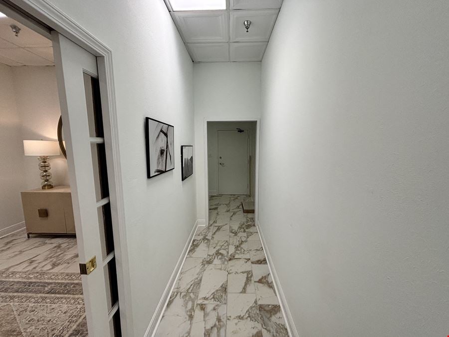 916 SF of Executive Office Space