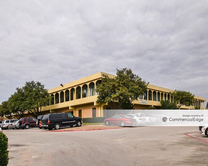 Lamar East Atriums