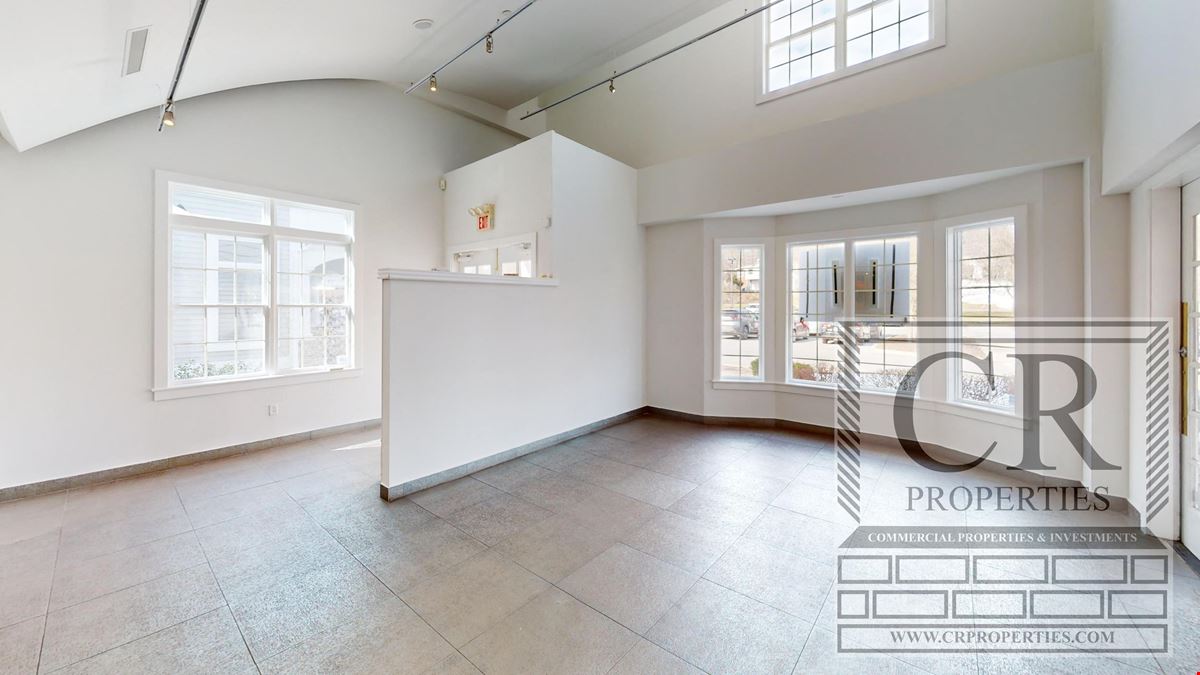 Arlington Square For Lease: 2,400 SF