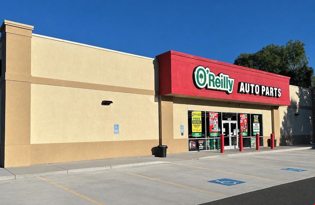 Free-Standing Building at Entrance to Winco Foods