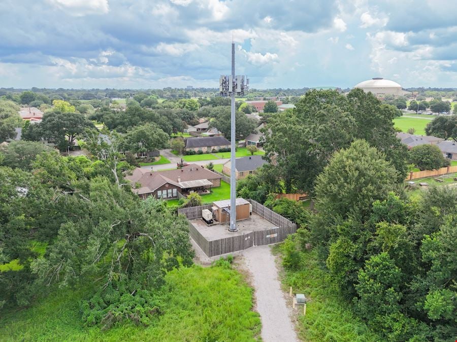 Versatile Commercial Building on ±3.4 Acres with Development Potential