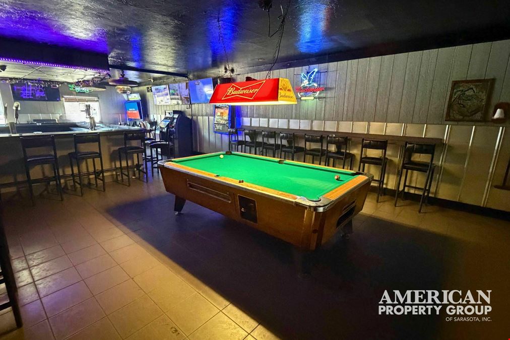 High-Visibility Freestanding Bar Property