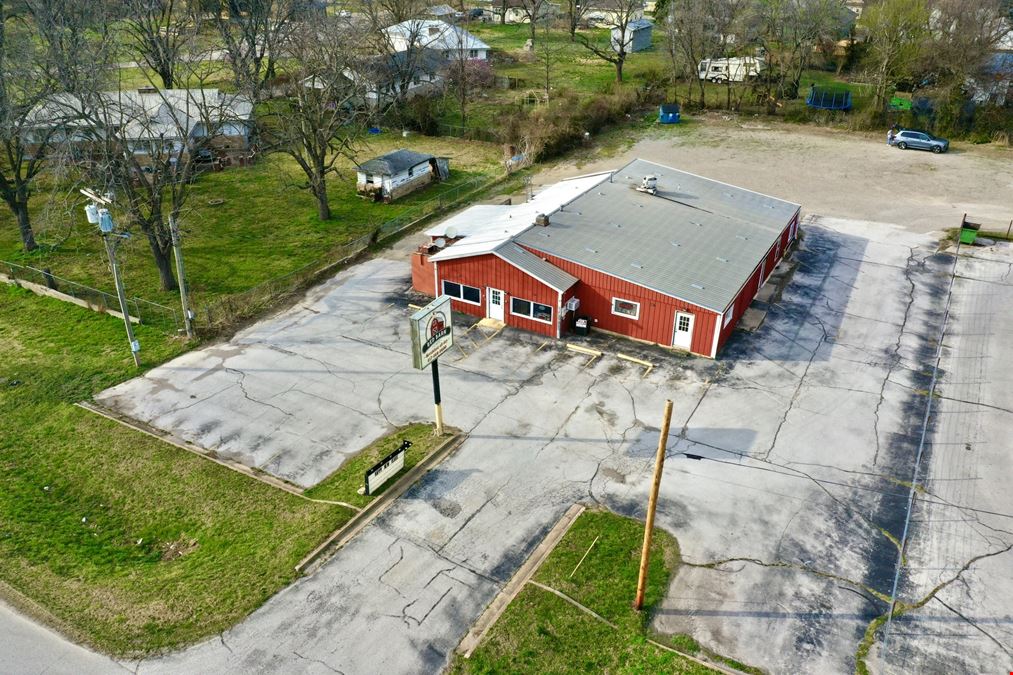 3,960 SF Restaurant Building + Lot For Sale in Mt. Vernon