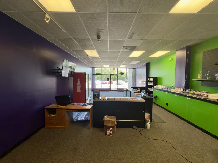 High-Visibility Retail Space on Barrancas Ave – 1,900 SF Available