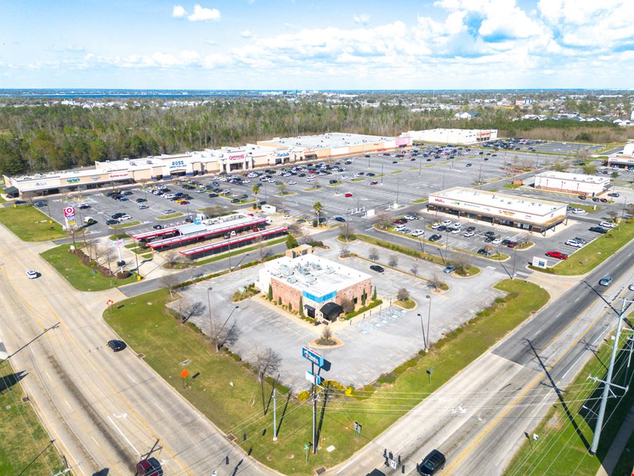 Freestanding Restaurant at Signalized Intersection off I-210 in Lake Charles