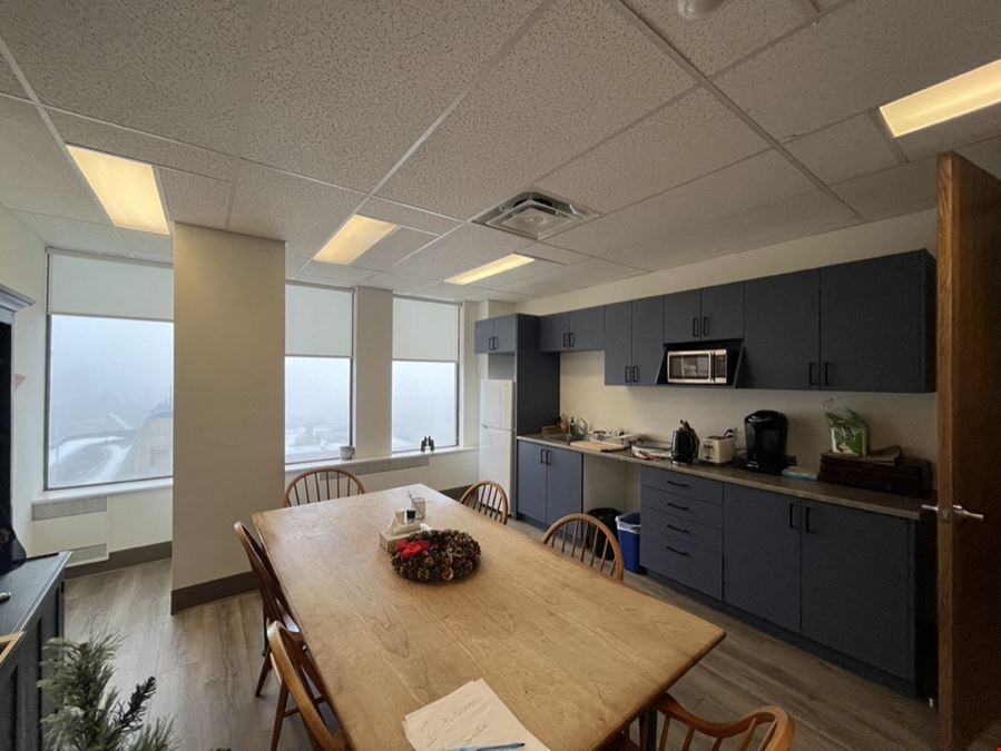 50 Queen Street N, Unit 820