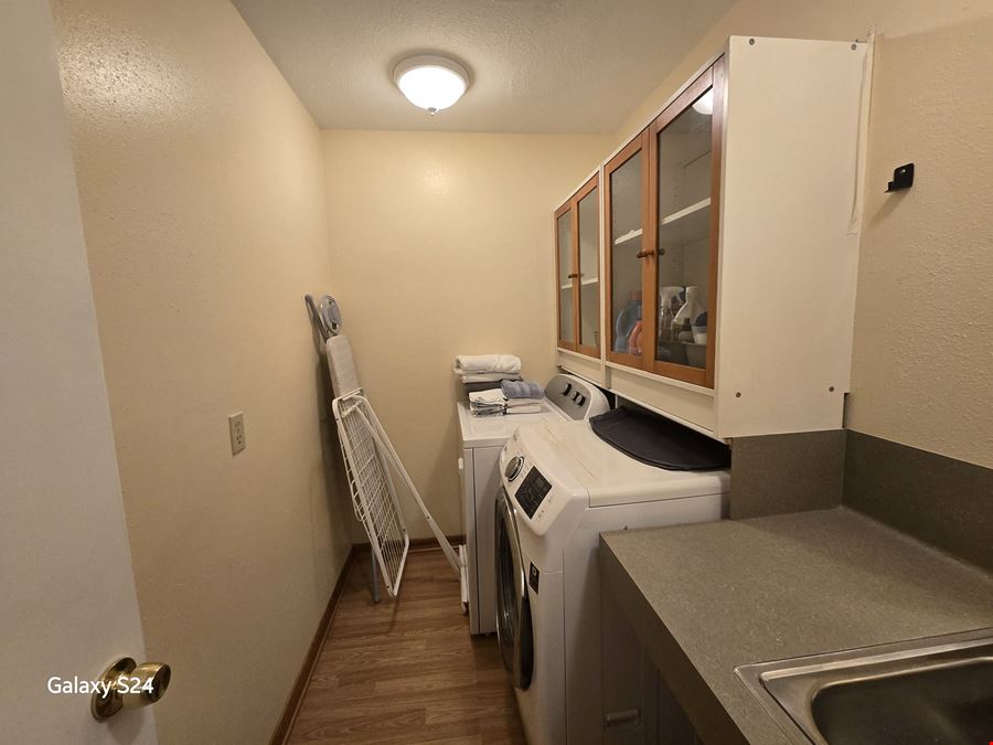3 Acres 2 Townhomes 5-Bay Garage