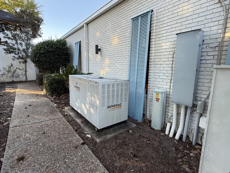 2000 Lewis Turner Blvd