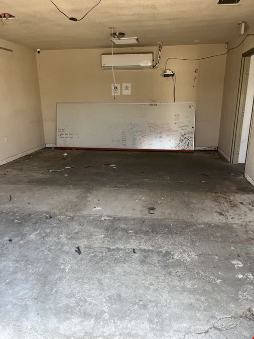 13736-13740 Saticoy St Van Nuys CA 91402