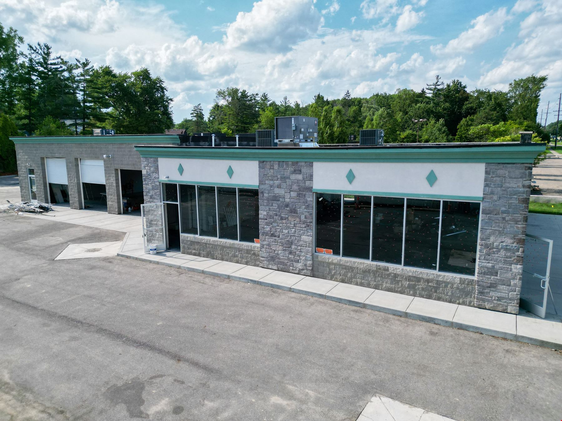 Mechanic Shop & Shopping Center
