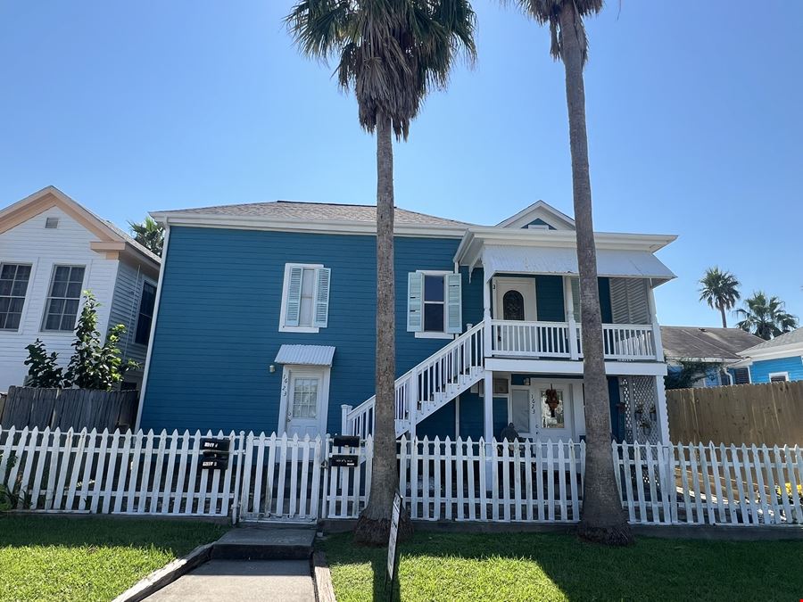 1623 Avenue N 1/2, Galveston 4-Plex Income Property Blocks from the Beach