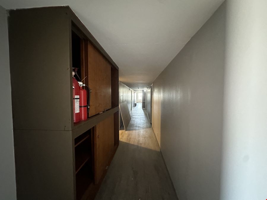 Motel & Single Family Home in Mazomanie