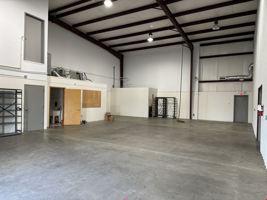 Office/Warehouse Flex Industrial Building For Sale