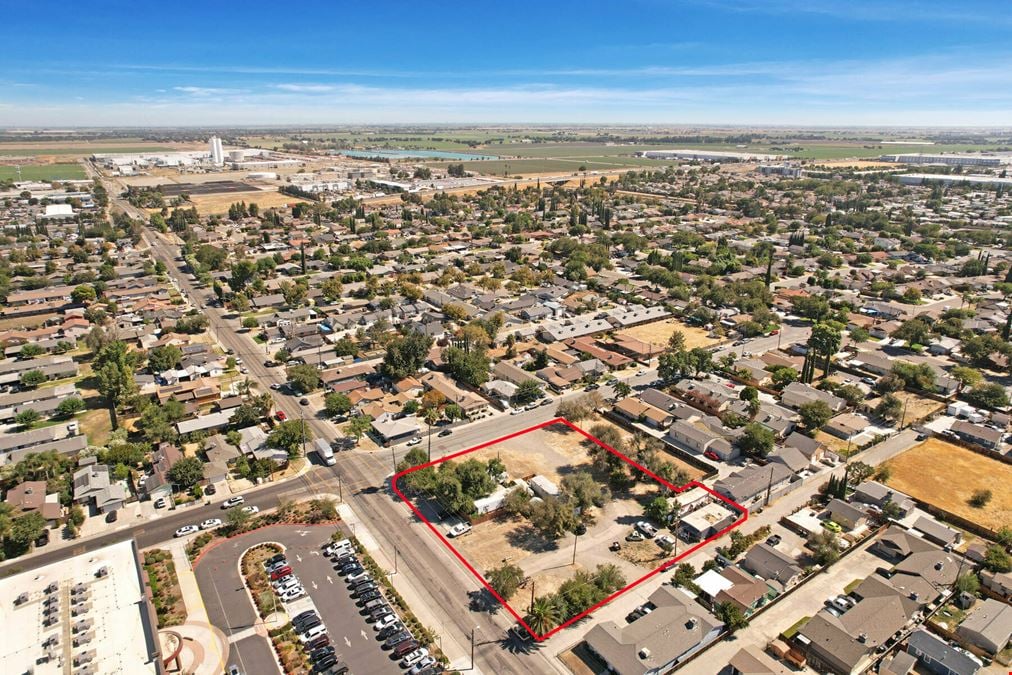 2840, 2888, 2896 Holly Dr