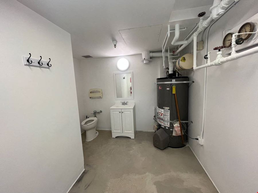 77 Cambon Dr