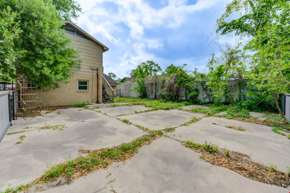 9317 Homestead Rd, Houston, TX 77016
