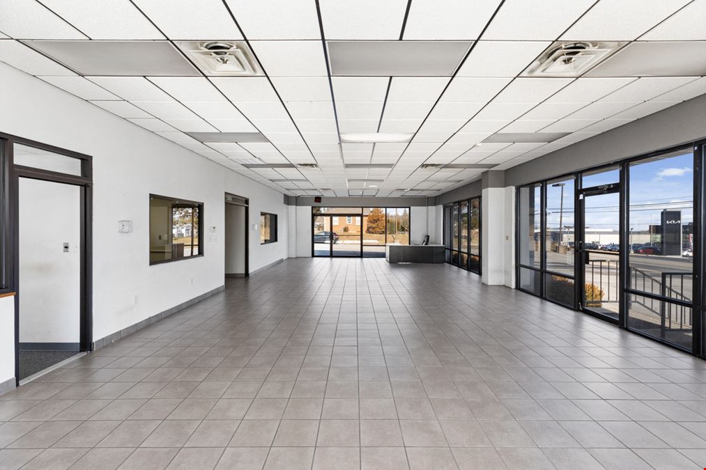 5,500 SF COMMERCIAL SPACE AVAILABLE | GREAT VISIBILITY