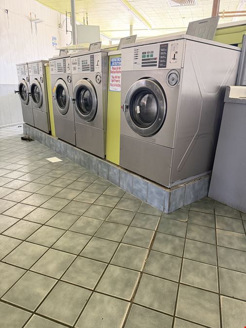 Washbrite Laundromat - 901 San Pedro Dr SE