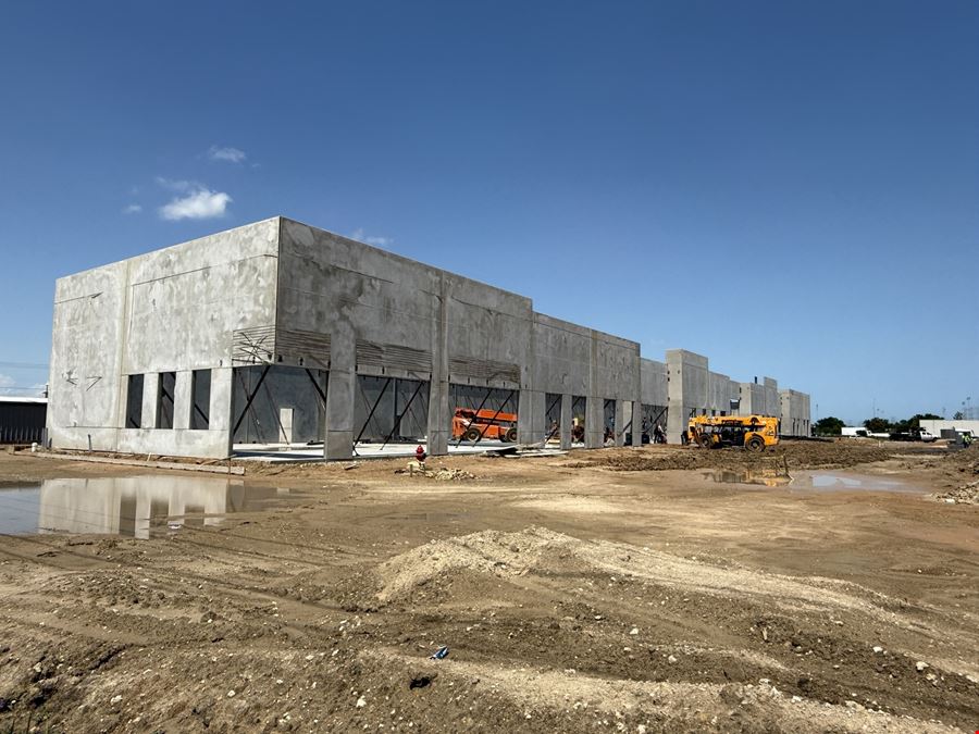 Parkway Medical Plaza - Corner of Gulf Freeway and 96 League City Parkway