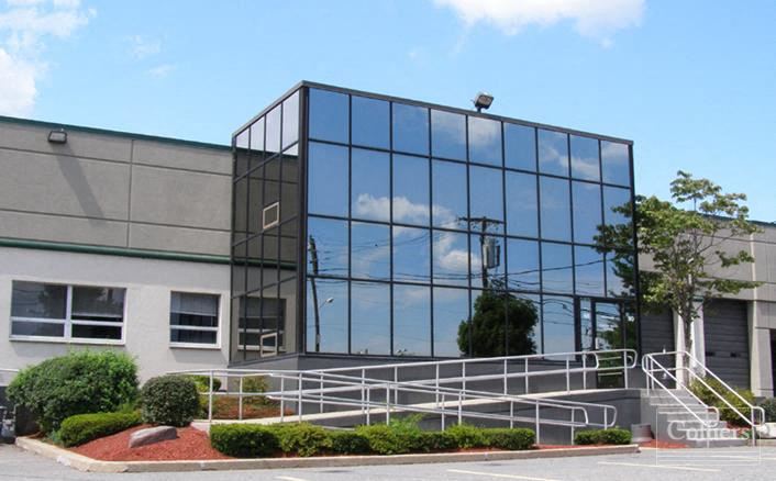 5,394 SF Office/Warehouse/Showroom Space for Sublease in Woburn