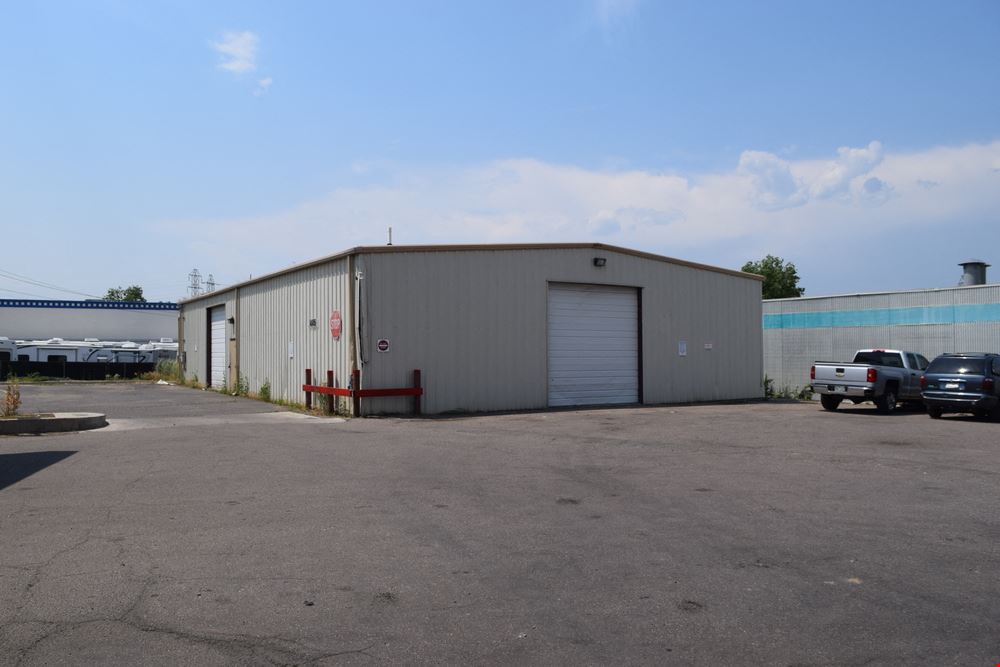 4,000 SF Automotive/Warehouse For Lease